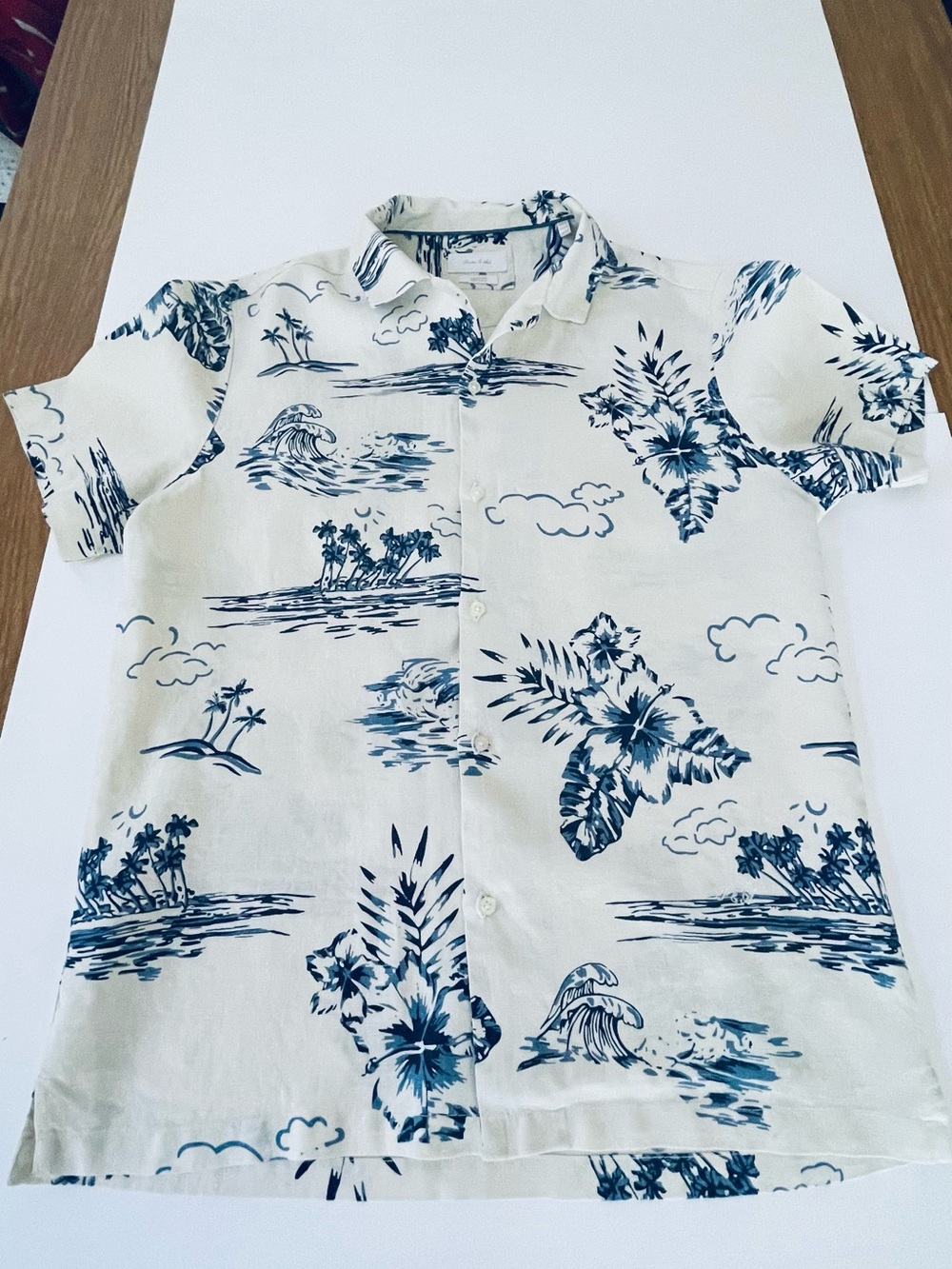 Porter and Ash Men's White & Navy Floral Hawaiian Button-Up Shirt